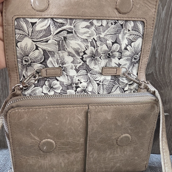 Hobo International Carson Wallet - Picture 5 of 15